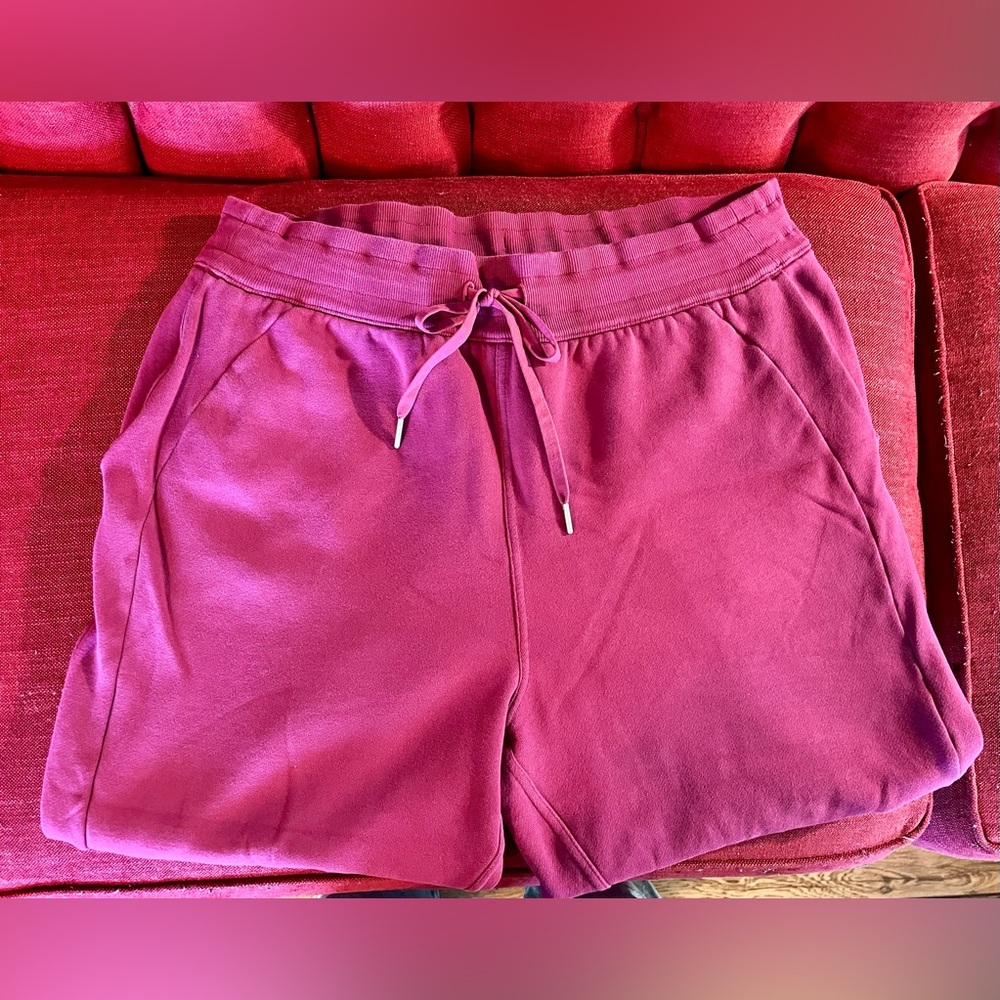 Lululemon women size 14 sweatpants color magenta